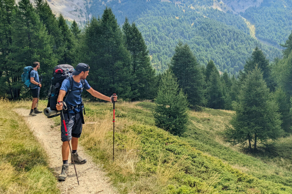 Quel MATÉRIEL mettre dans son SAC À DOS de RANDONNÉE ? - Blog Outdoor