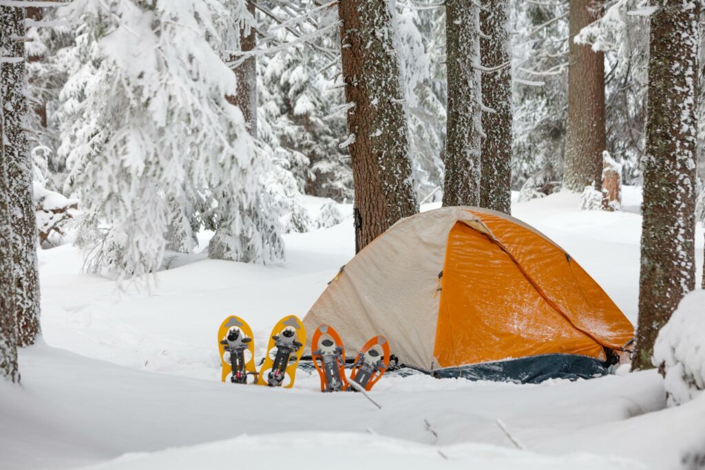 Bien choisir une tente d'hiver pour camper en saison froide