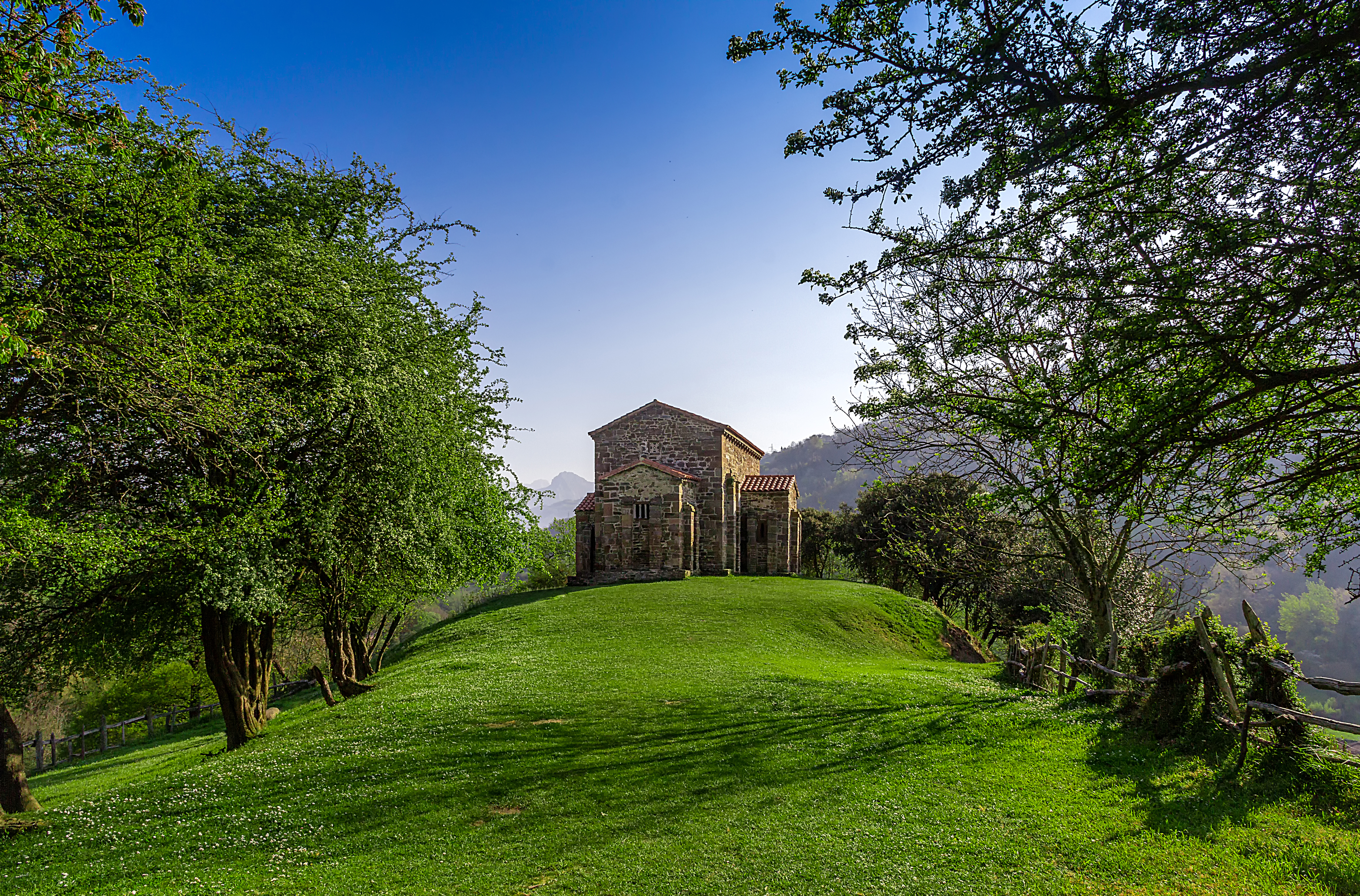 Le chemin de Compostelle en automne dans les Asturies